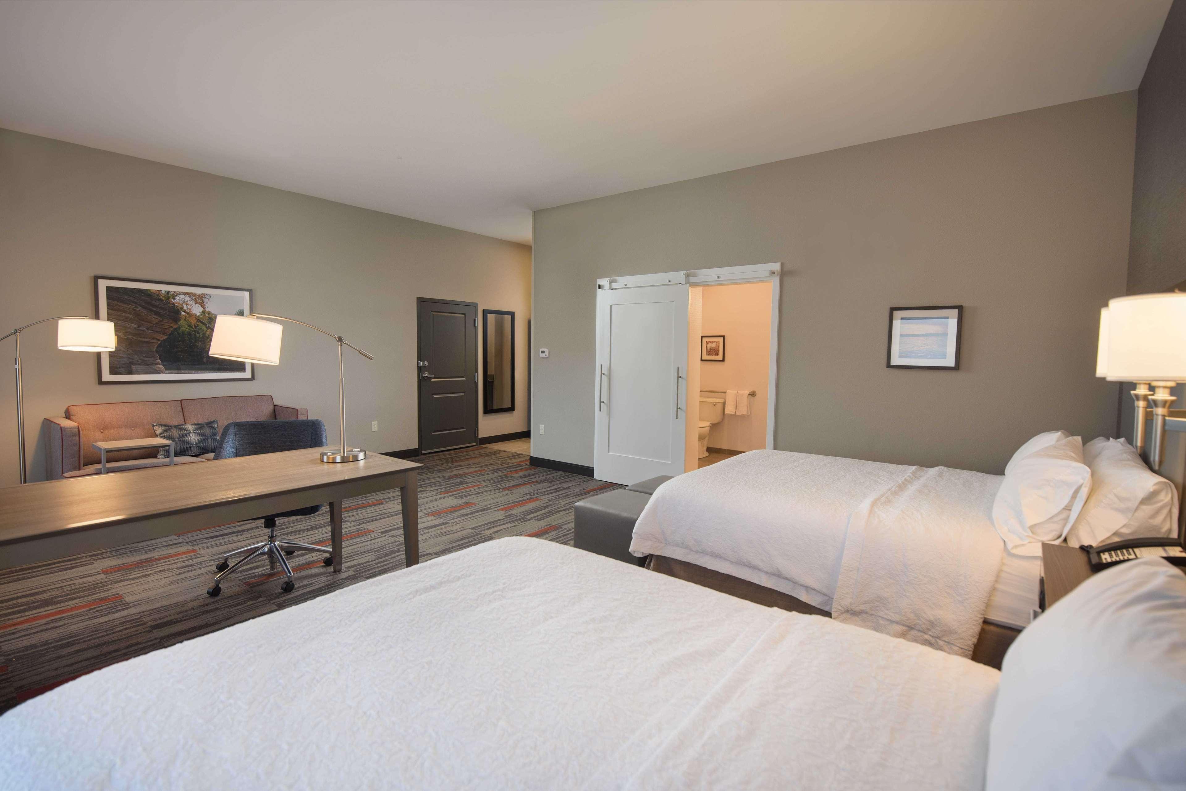 Hampton Inn And Suites At Wisconsin Dells Lake Delton Εξωτερικό φωτογραφία