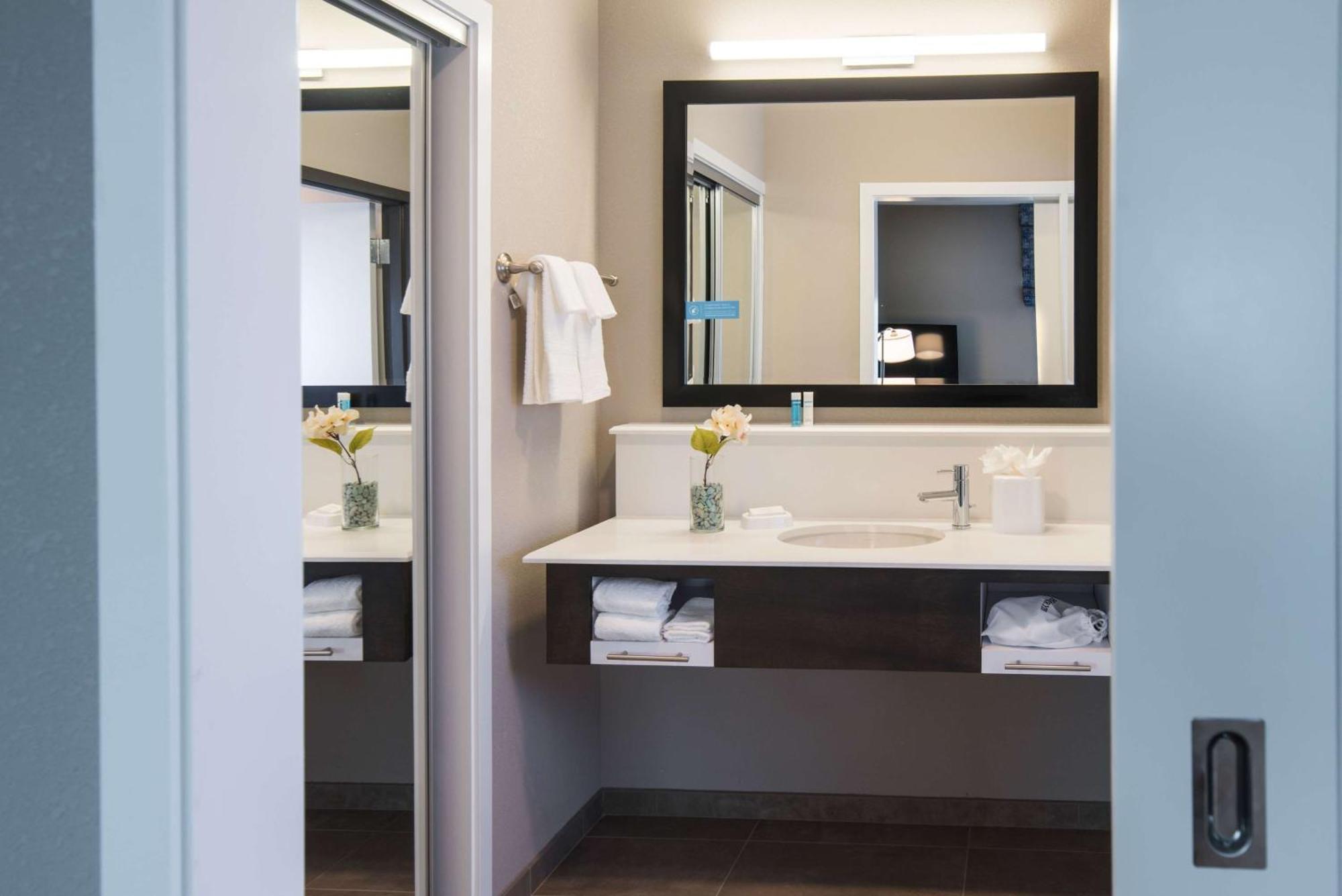 Hampton Inn And Suites At Wisconsin Dells Lake Delton Εξωτερικό φωτογραφία